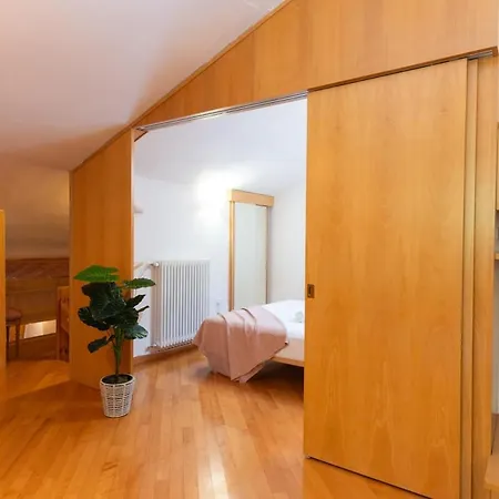 Sci A 10 Min! In Legno 3 & 2 Bagni, Centro Lägenhet